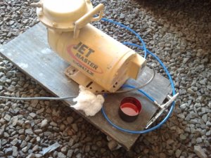 Qualquer compressor serve, mesmo sem reservatório. Porém o aerógrafo deve ser o melhor possível.