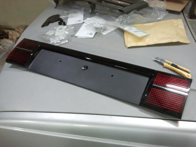 Suporte de placa (atenção que existem modelos para o Hatch e para o sedan)